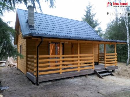 Dom drewniany Poziomka 2 pow: 35 m2 przy podstawie + tras zadaszony 17,50 m2